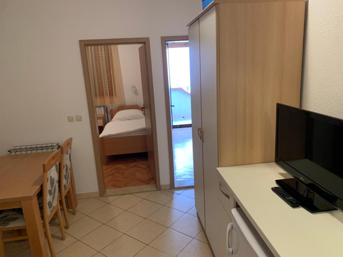 로비니 Vila Albatros B&B 외부 사진