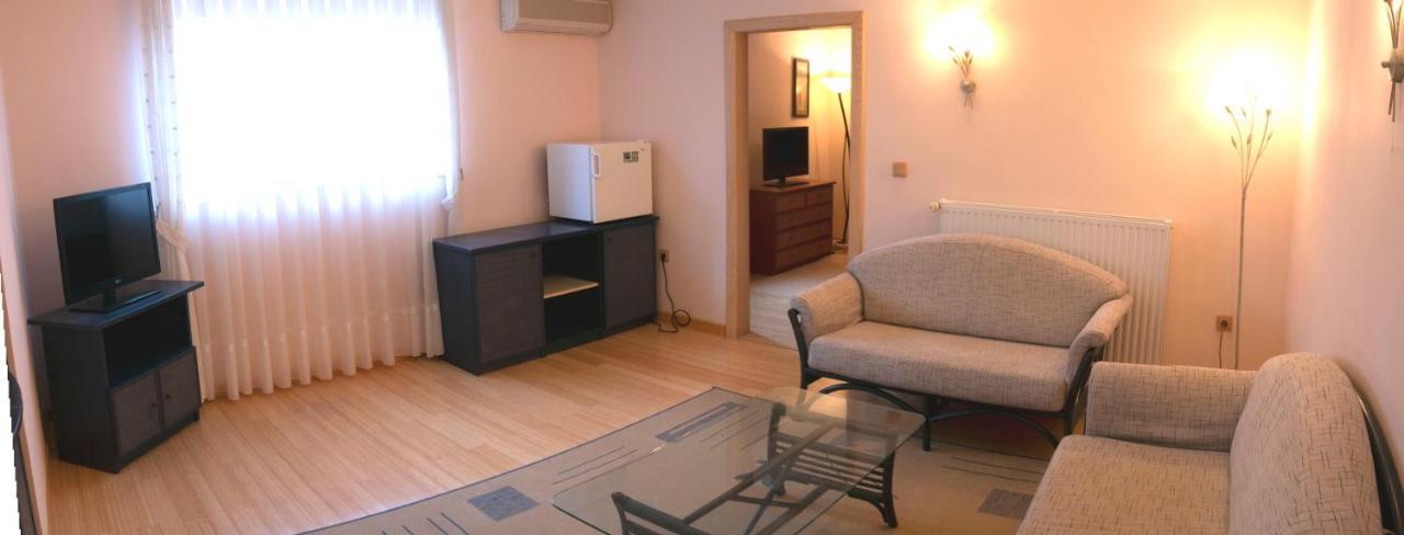 로비니 Vila Albatros B&B 외부 사진