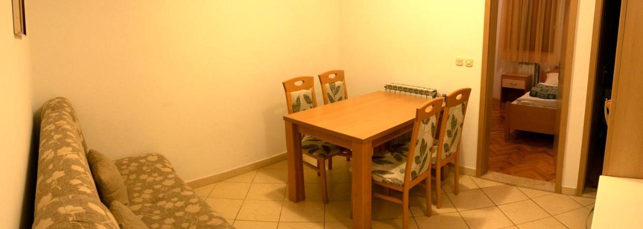 로비니 Vila Albatros B&B 외부 사진