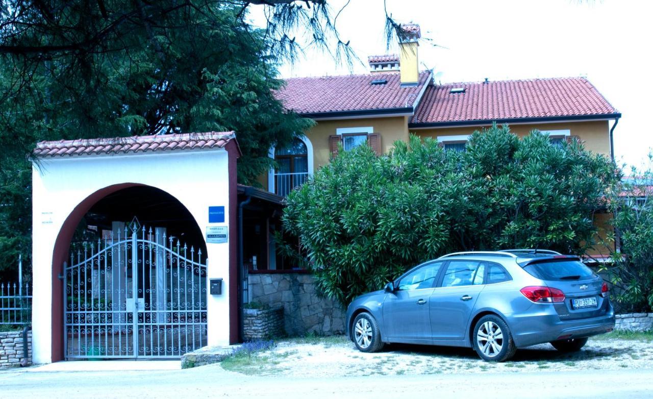 로비니 Vila Albatros B&B 외부 사진