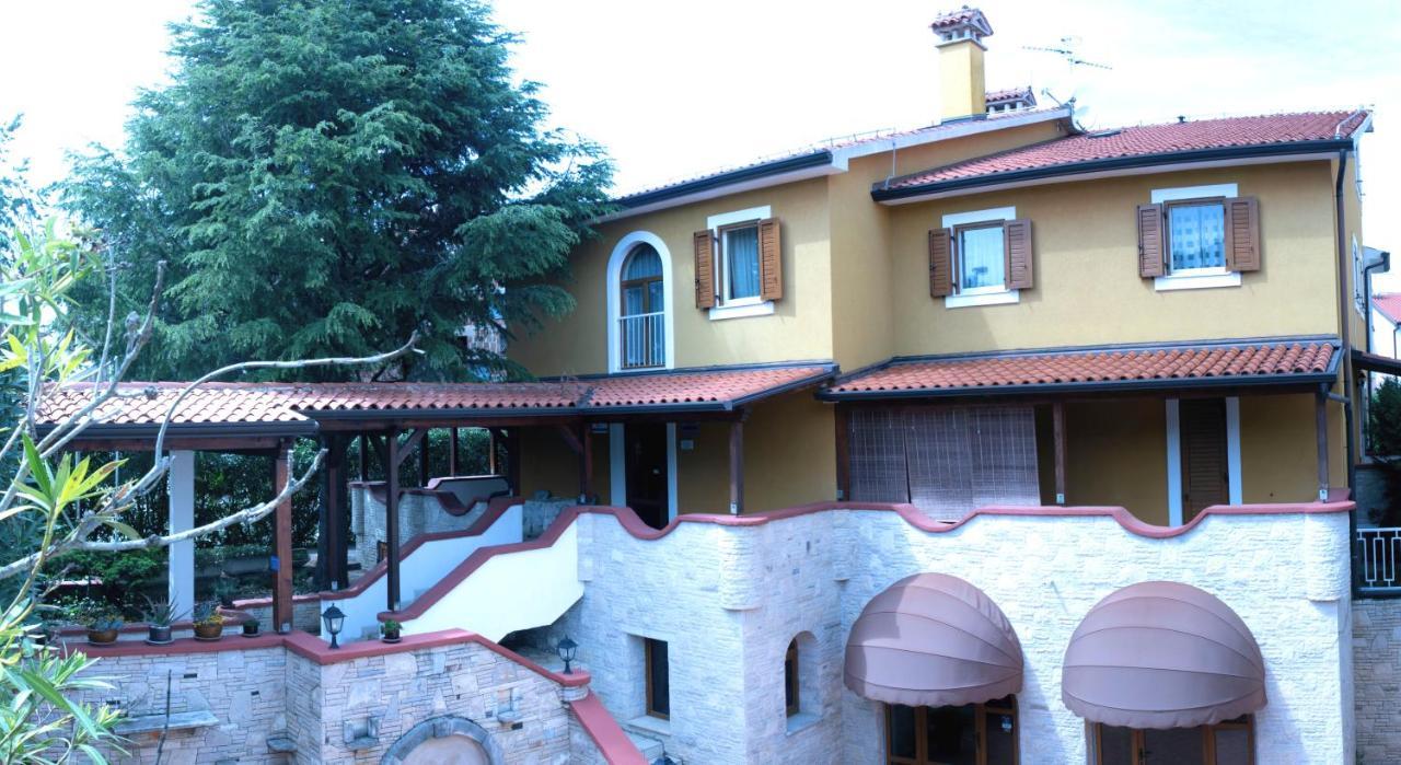 로비니 Vila Albatros B&B 외부 사진