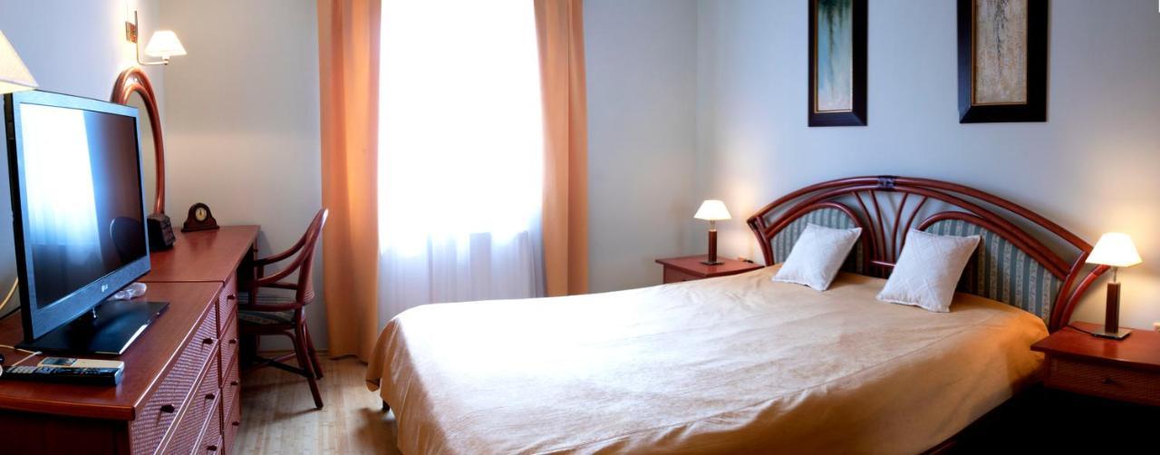 로비니 Vila Albatros B&B 외부 사진