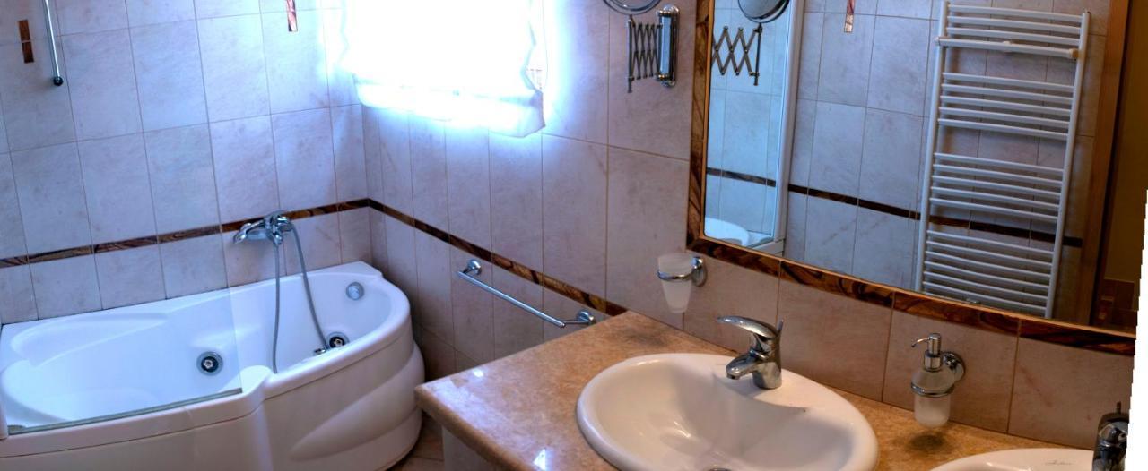 로비니 Vila Albatros B&B 외부 사진