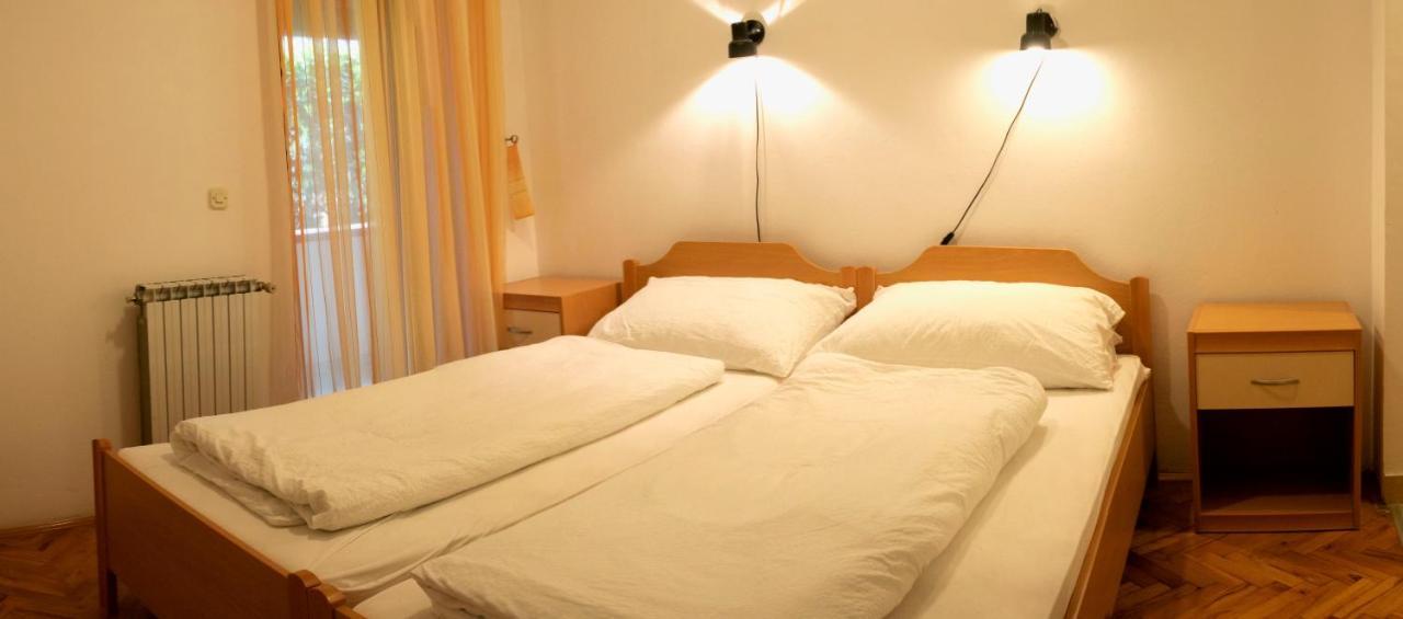 로비니 Vila Albatros B&B 외부 사진