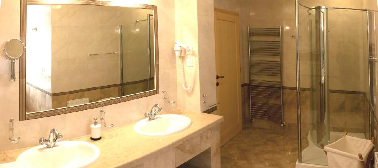 로비니 Vila Albatros B&B 외부 사진