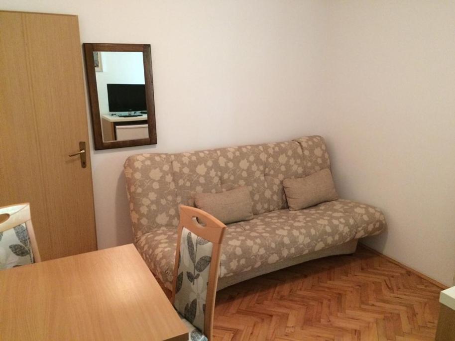 로비니 Vila Albatros B&B 외부 사진