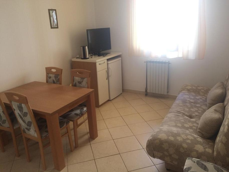 로비니 Vila Albatros B&B 외부 사진